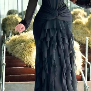 فستان ناعم طويل كريب أسود بكرانيش وأكتاف ساقطة