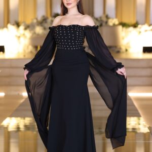 فستان سهرة طويل أسود كريب وشيفون بتطريز لؤلؤ ناعم