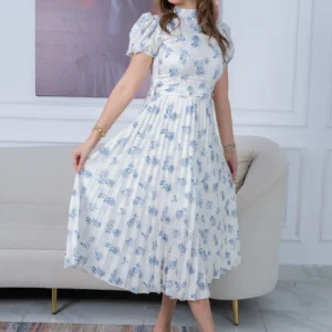 فستان زهور ربيعي بأناقة كلاسيكية