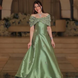 فستان سهرة طويل ميكادو أخضر مطرز بتفاصيل بارزة