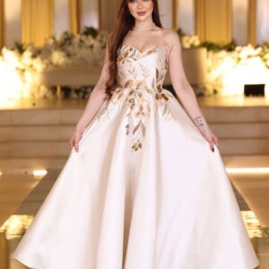 فستان سهرة طويل ميكادو أوف وايت بتطريز ورد فاخر