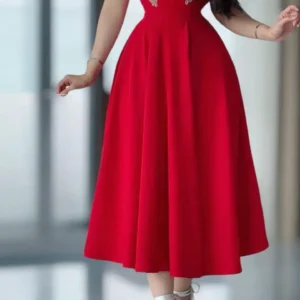 فستان ميدي أحمر بدون أكمام بتطريز زهري فاخر